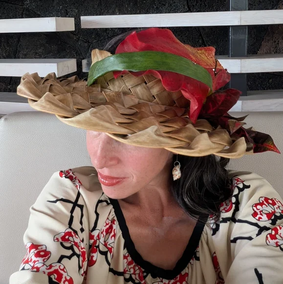 Leaf Hat Green Brown Red - Picture 2 of 14